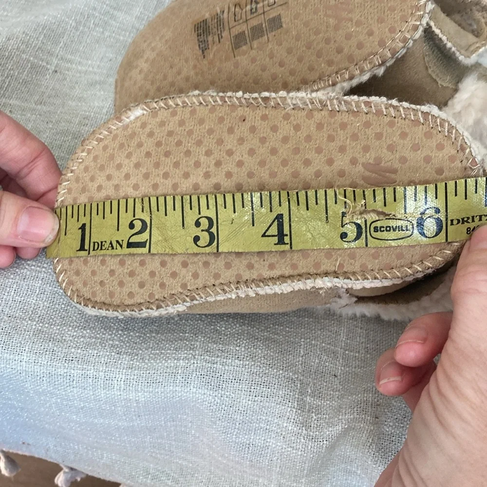 Toddler moccasins slippers boots.NWT SIZE 6